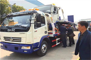 新洲汽车道路救援拖车价格